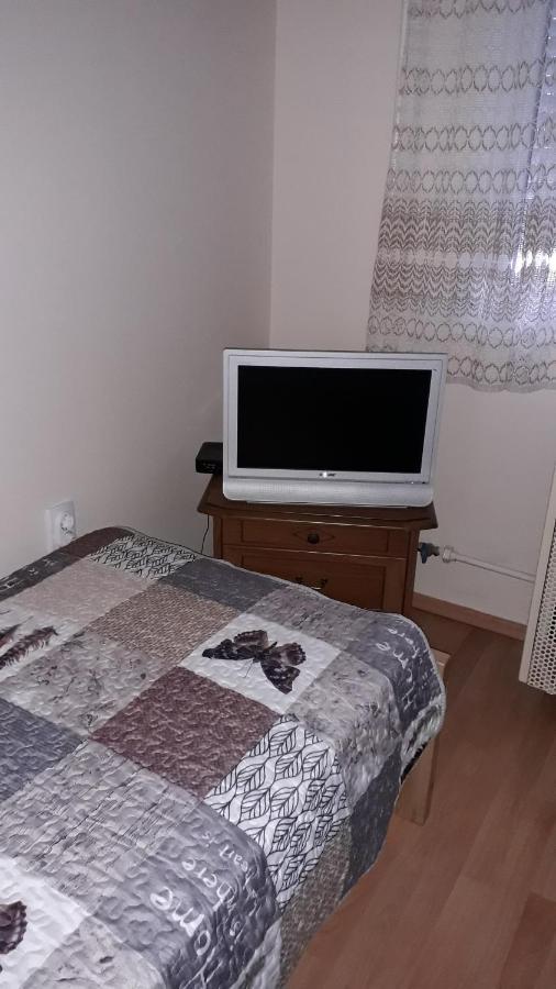 Annika Apartman Егер Екстериор снимка