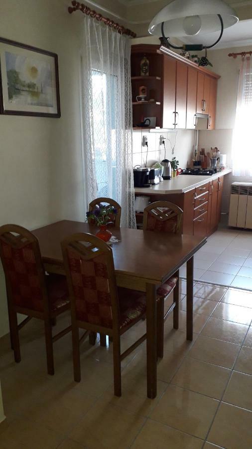 Annika Apartman Егер Екстериор снимка