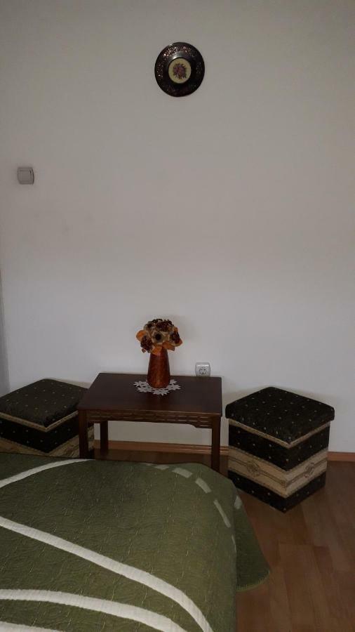Annika Apartman Егер Екстериор снимка